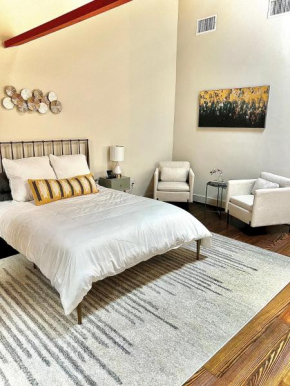 Lovely 2B/2B Townhome 5 Mins to Downtown
